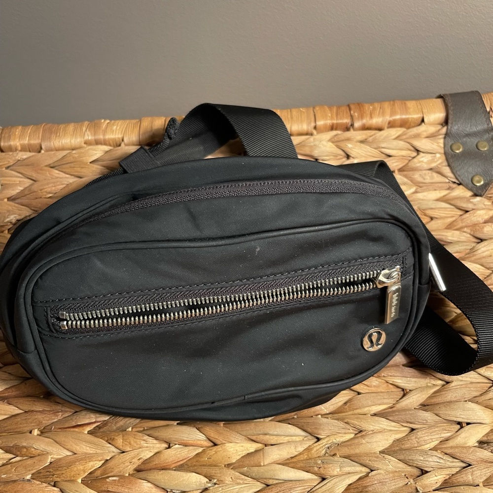 Lululemon fanny pack
